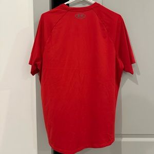 Large red under armor shirt